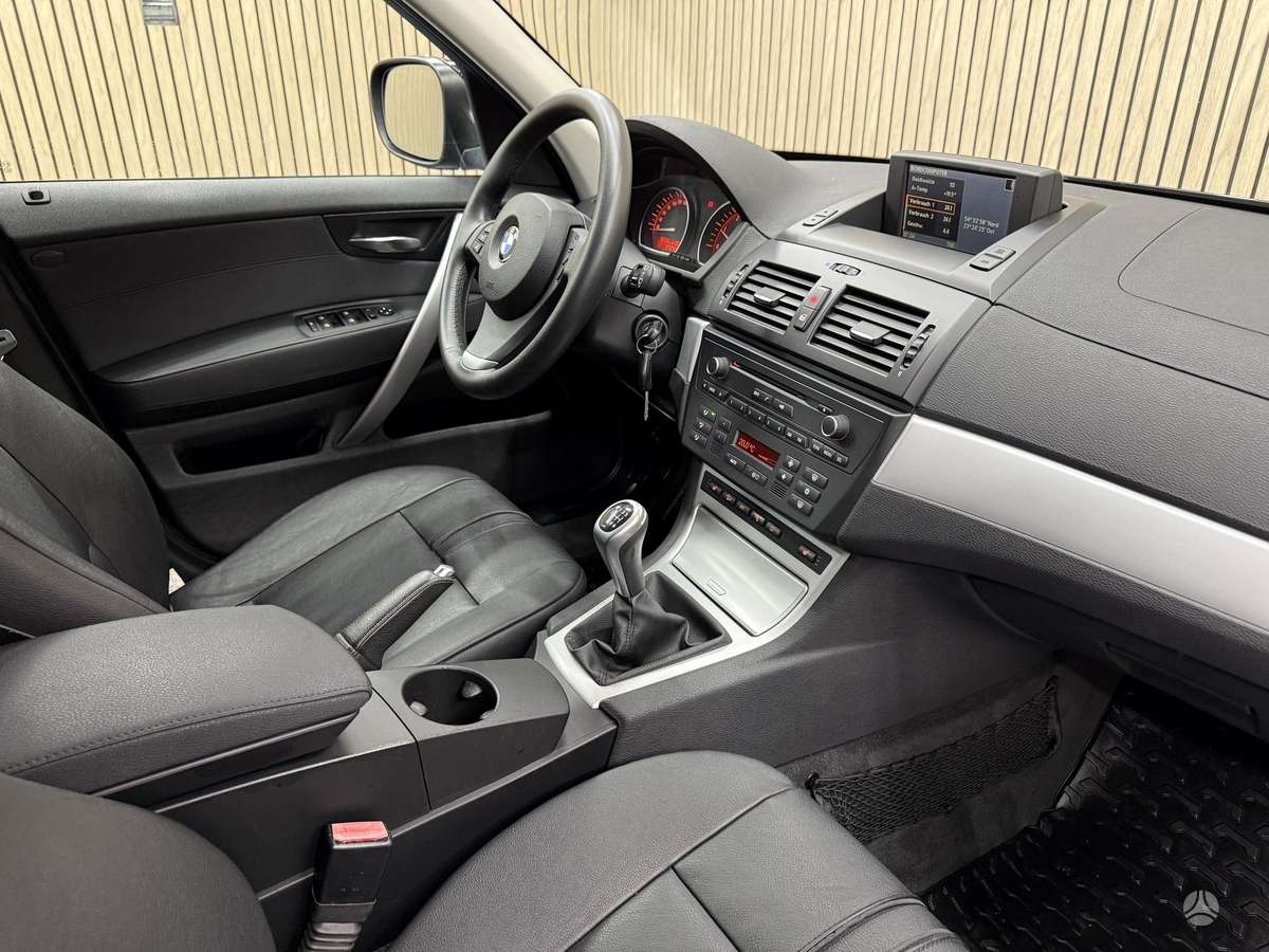 BMW X3 2010 — photo 29