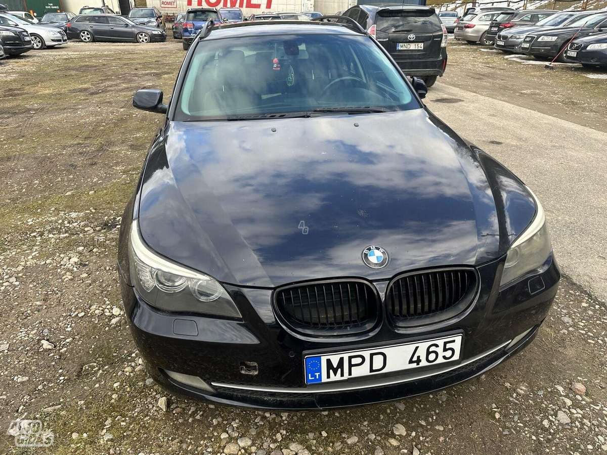 BMW 520 2009 — rear view
