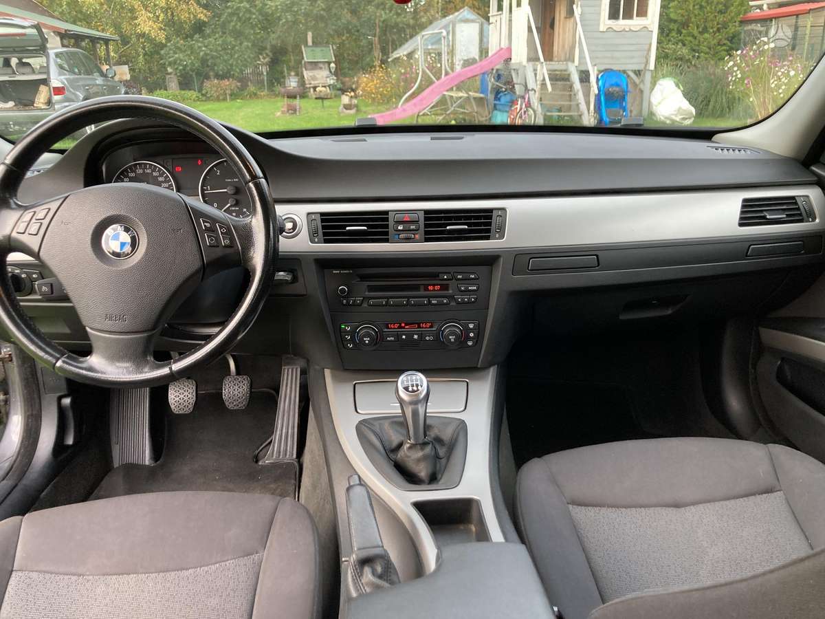 BMW 318 2006 — photo 13