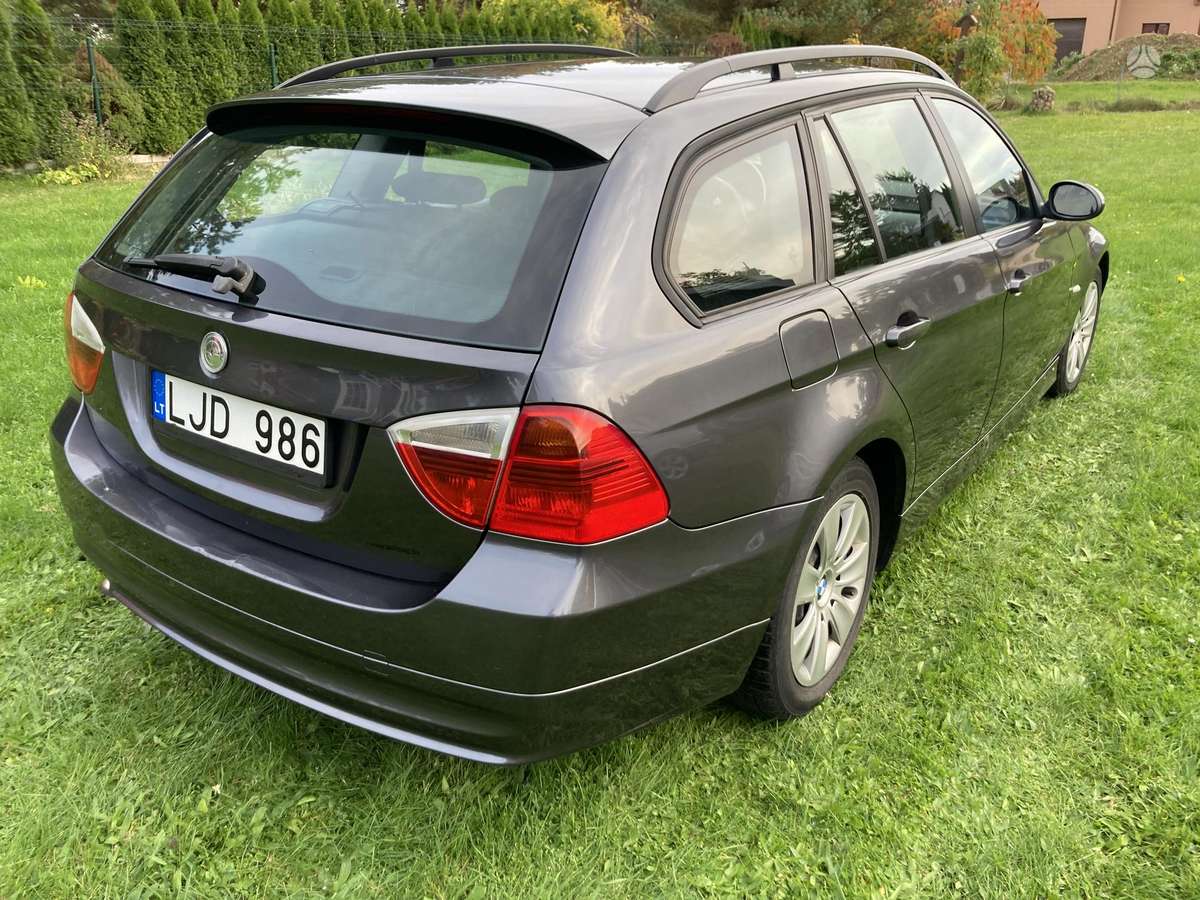 BMW 318 2006 — interior
