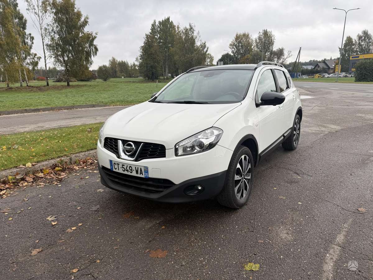Nissan Qashqai 2013 — interior
