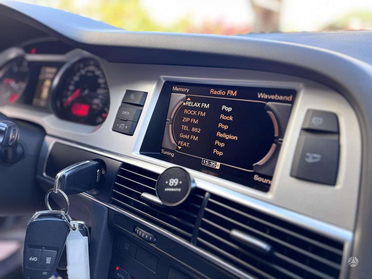 Audi A6 2011 — photo 17