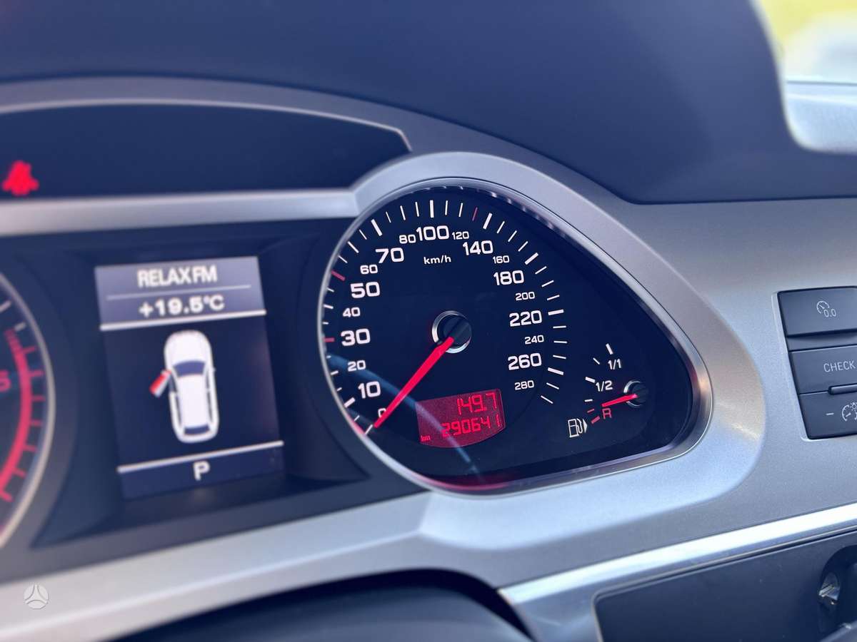 Audi A6 2011 — photo 18