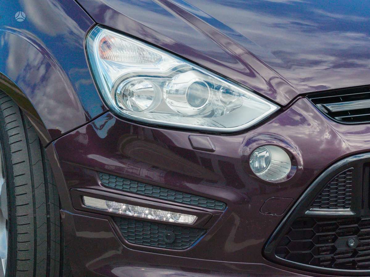 Ford S-MAX 2012 — вигляд ззаду