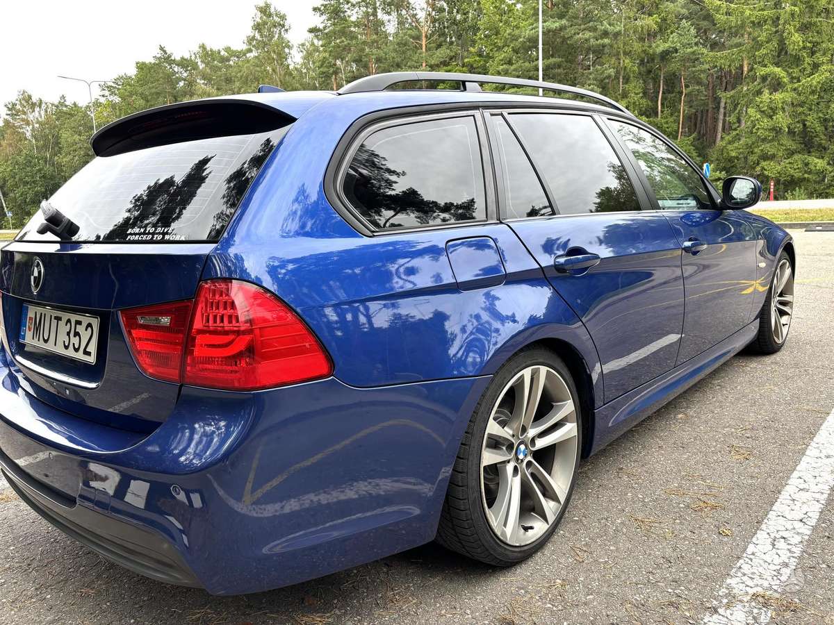 BMW 318 2010 — photo 11