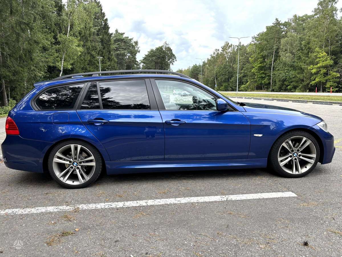 BMW 318 2010 — photo 12