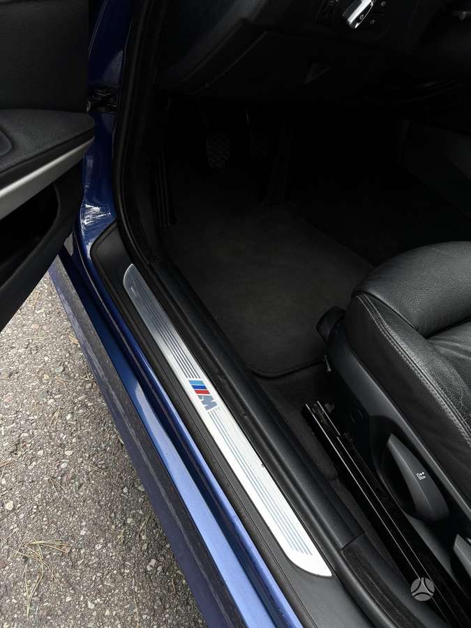 BMW 318 2010 — photo 15