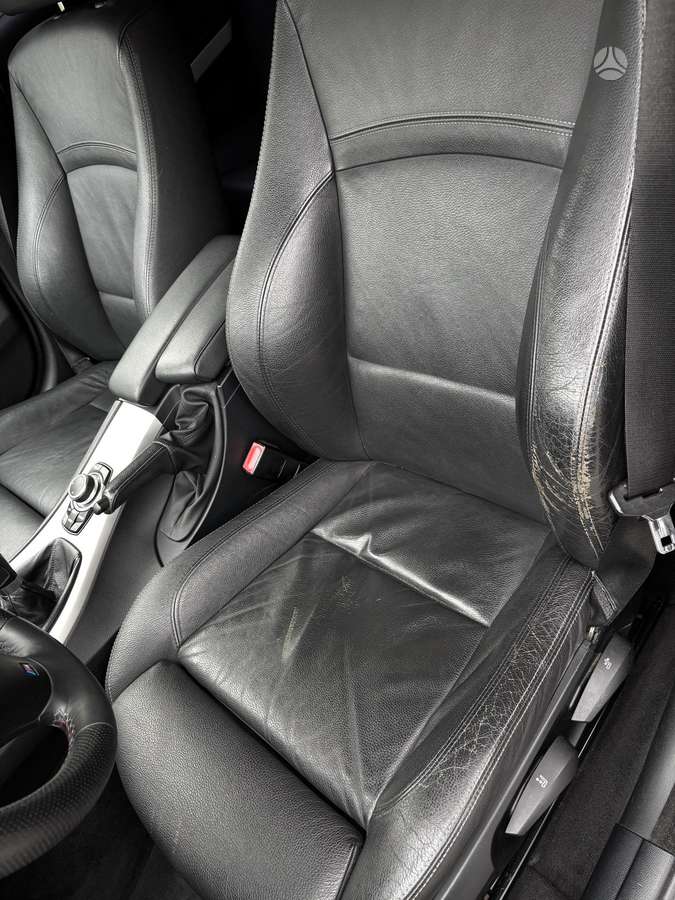 BMW 318 2010 — photo 16