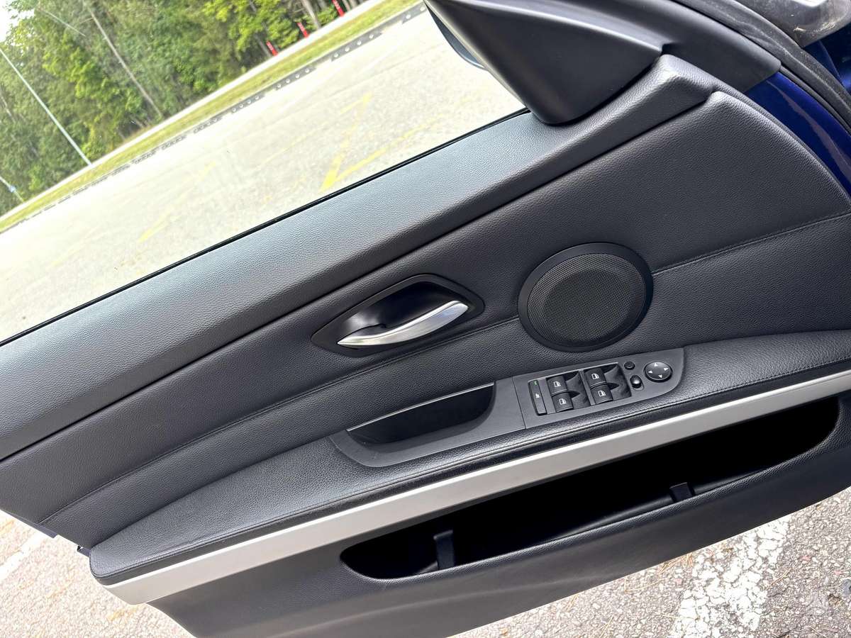 BMW 318 2010 — photo 18
