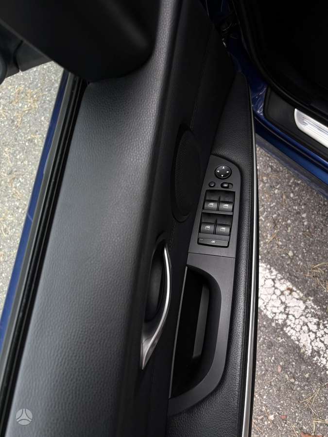 BMW 318 2010 — photo 19