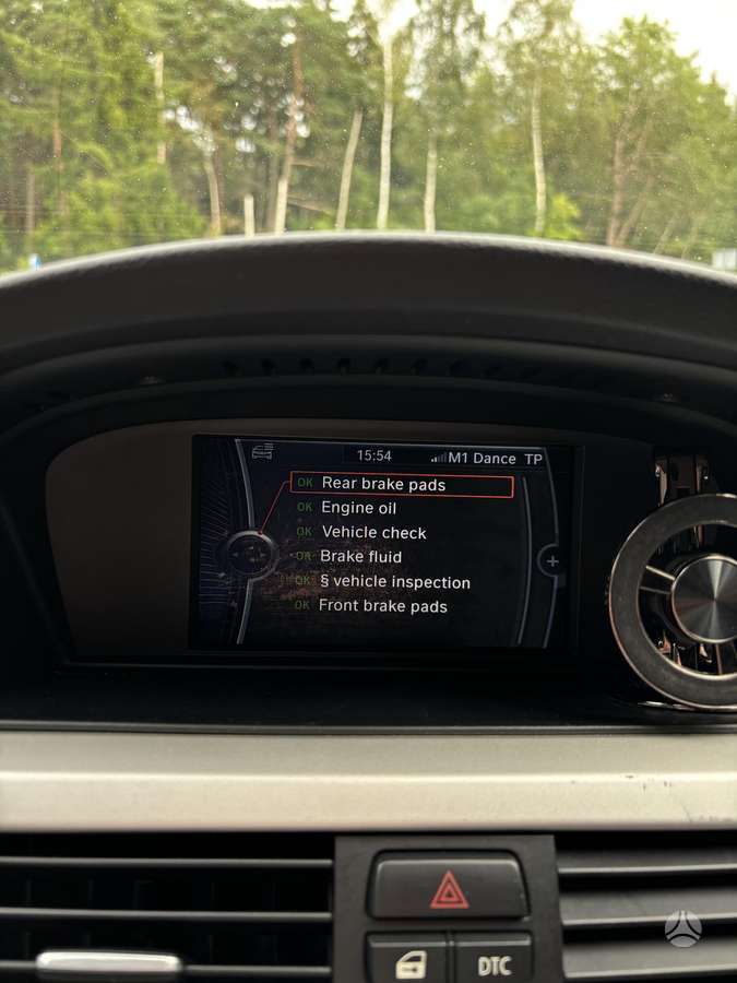 BMW 318 2010 — photo 24