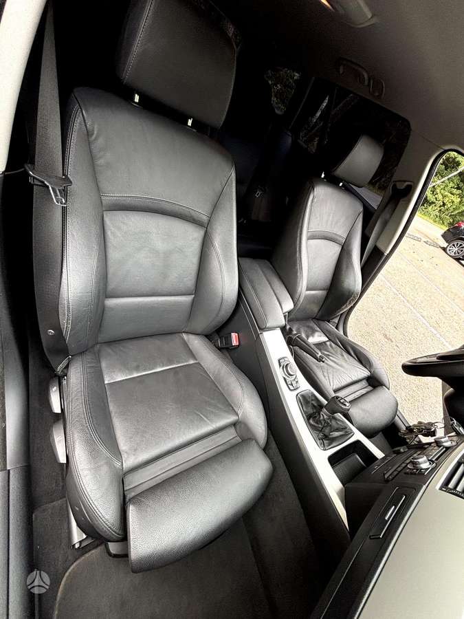 BMW 318 2010 — photo 26