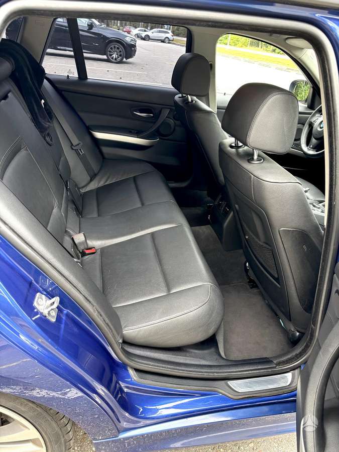 BMW 318 2010 — photo 29
