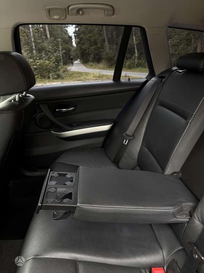 BMW 318 2010 — photo 33