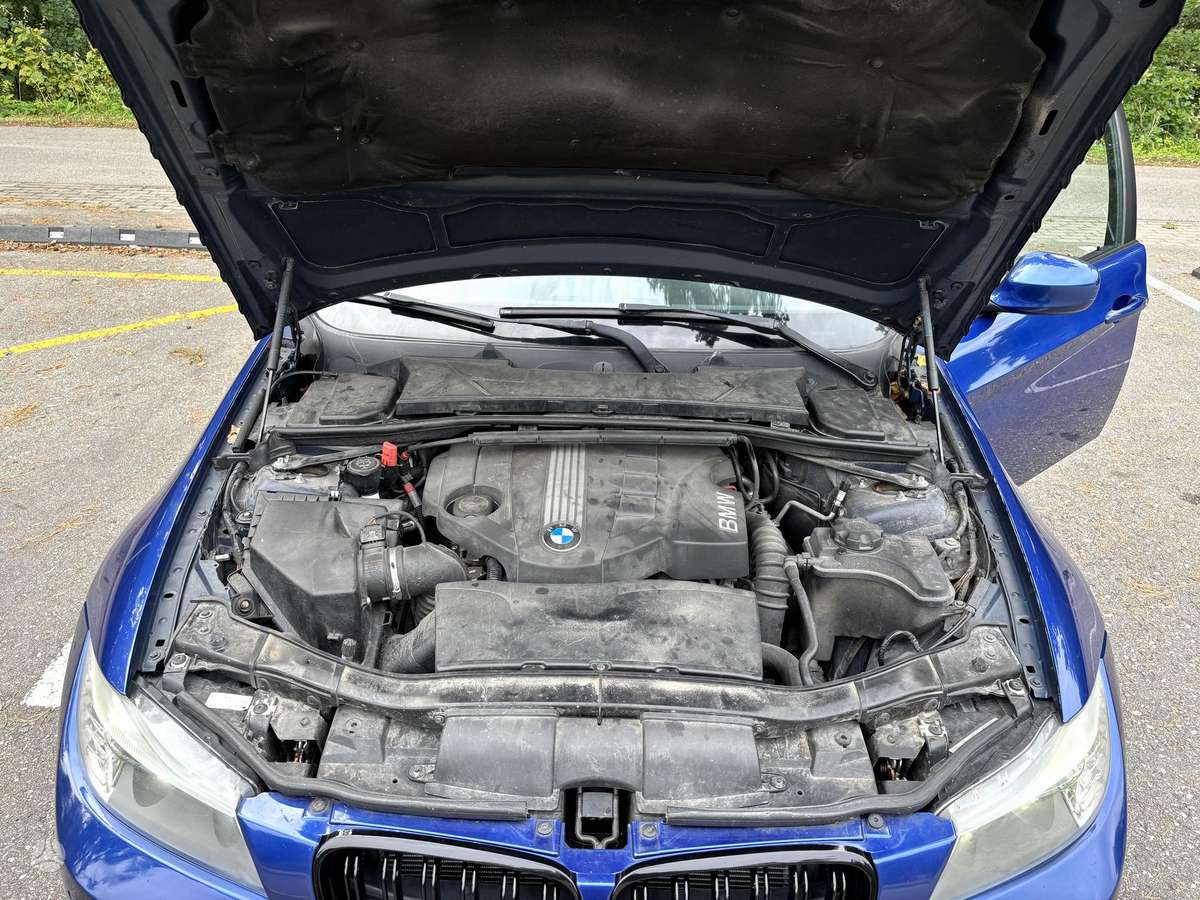 BMW 318 2010 — photo 35