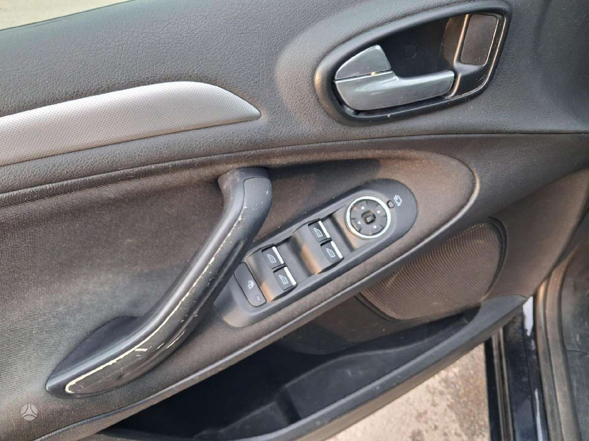 Ford Galaxy 2011 — photo 10