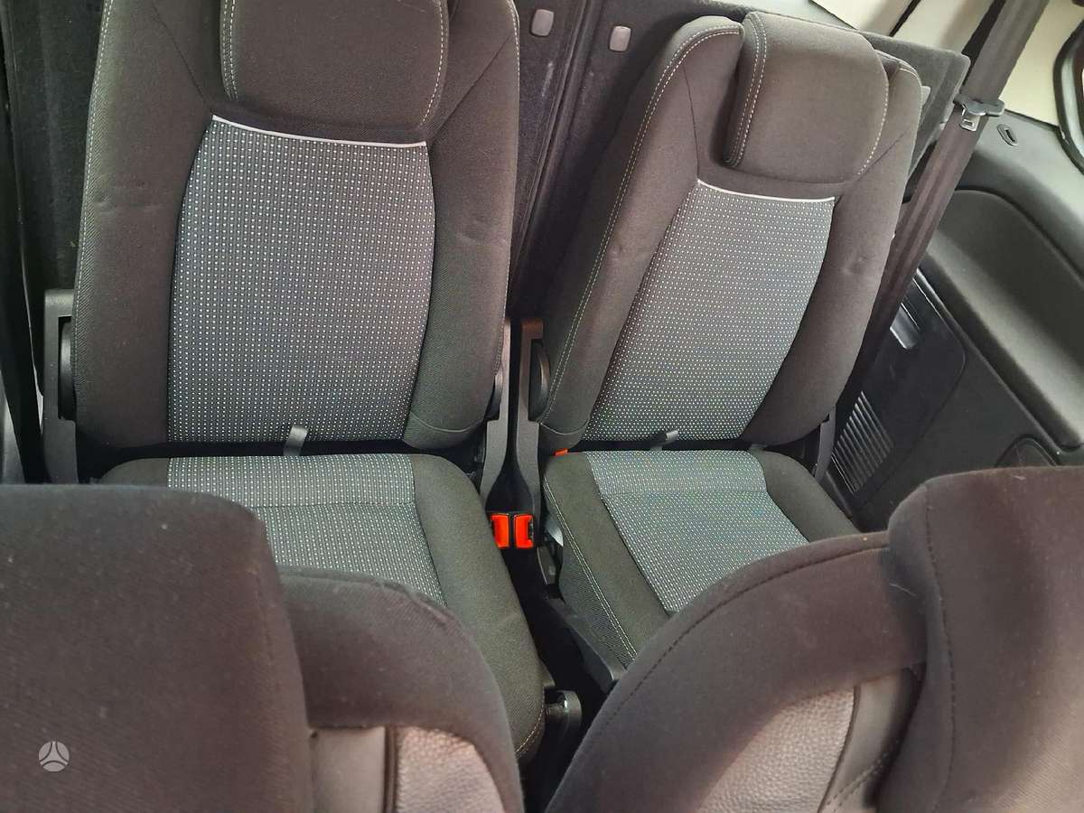 Ford Galaxy 2011 — photo 11