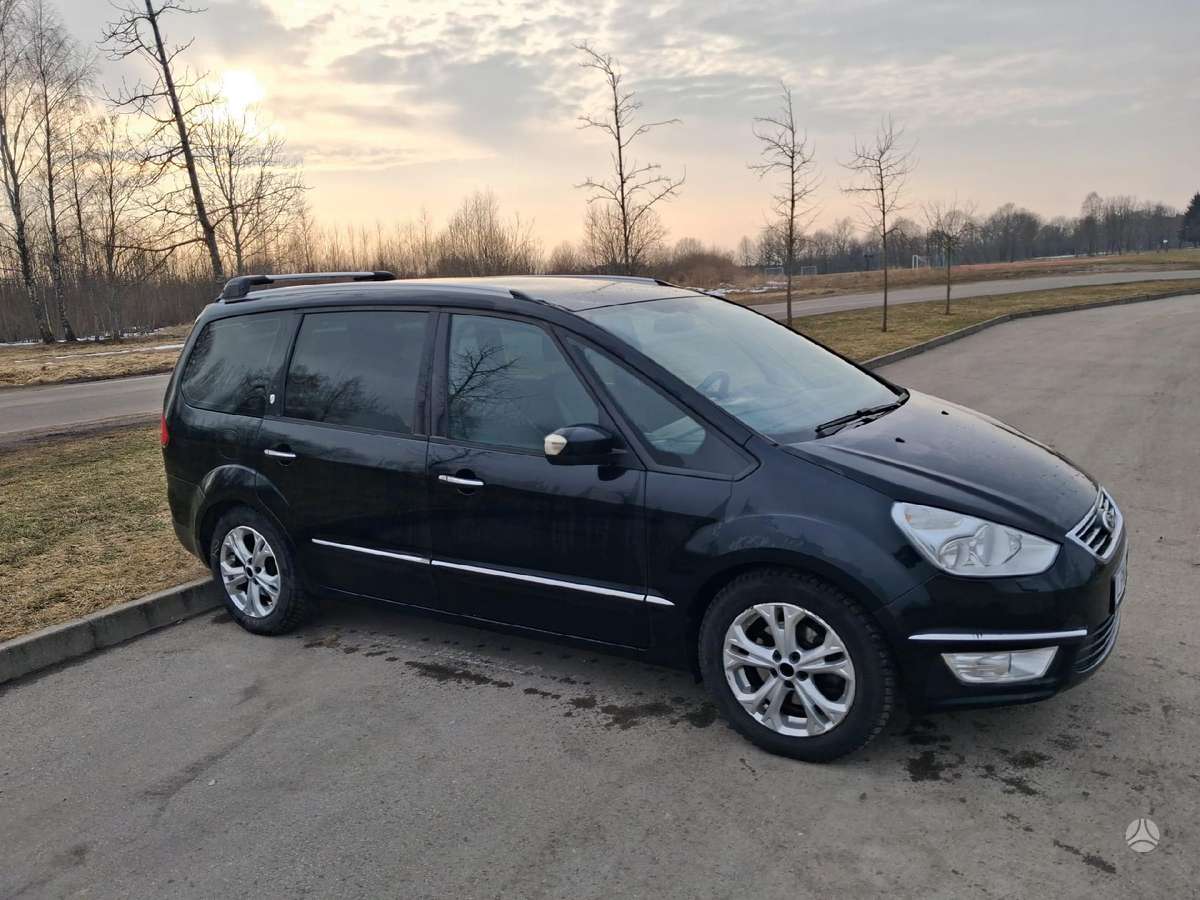 Ford Galaxy 2011 — rear view