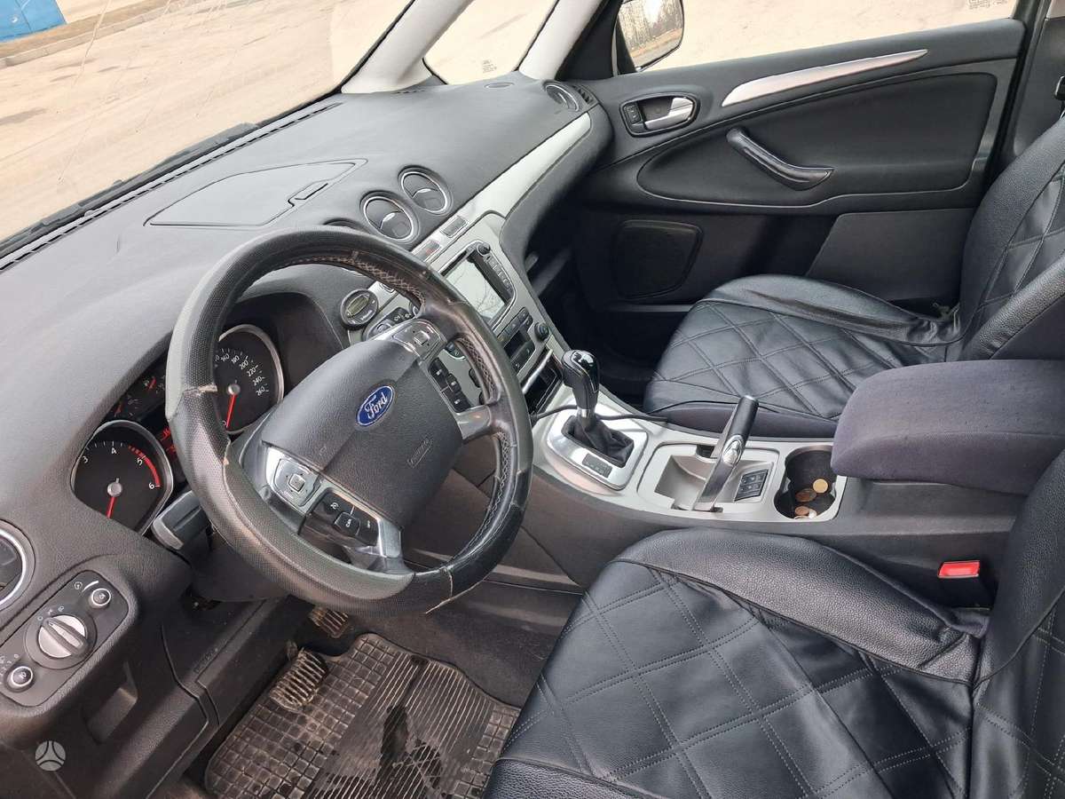 Ford Galaxy 2011 — photo 8