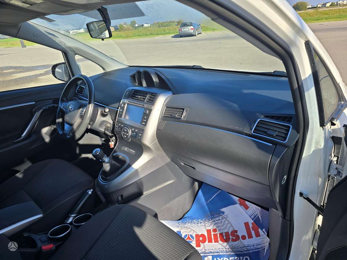 Toyota Verso 2015 — фото 15