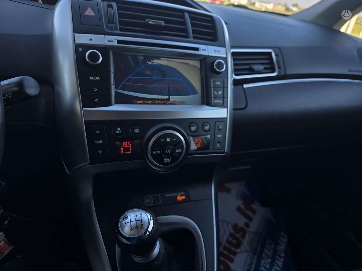 Toyota Verso 2015 — фото 19
