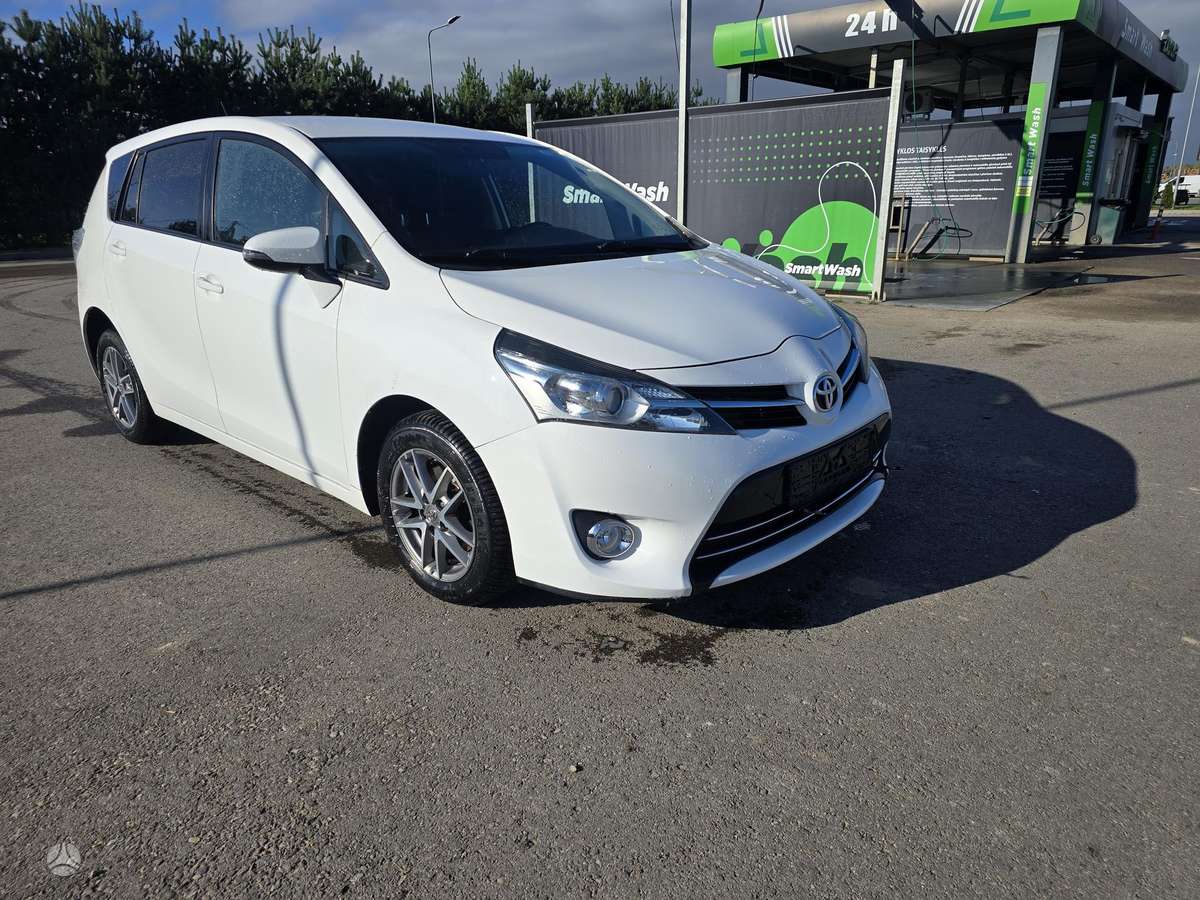 Toyota Verso 2015 — салон