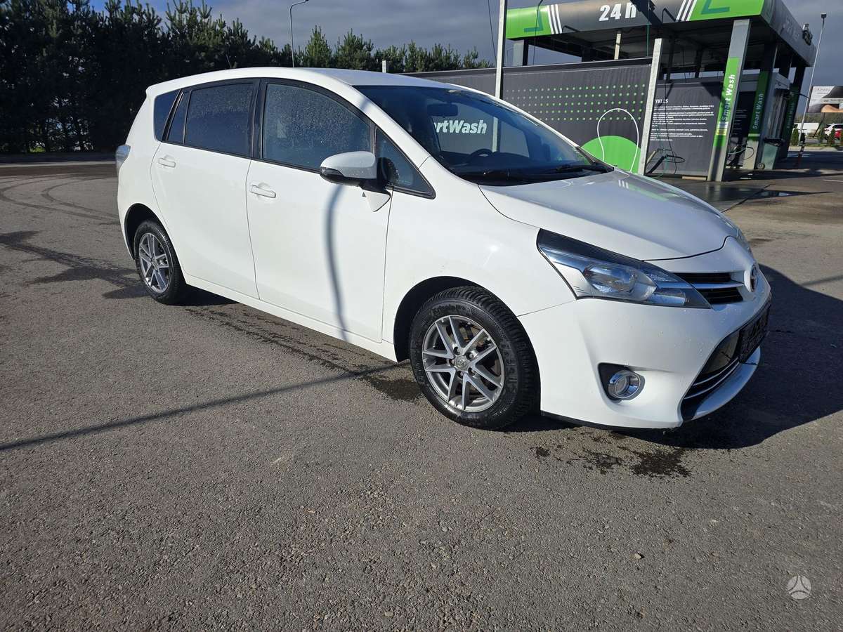 Toyota Verso 2015 — двигун 1598 cm³, 111 HP (82kW)