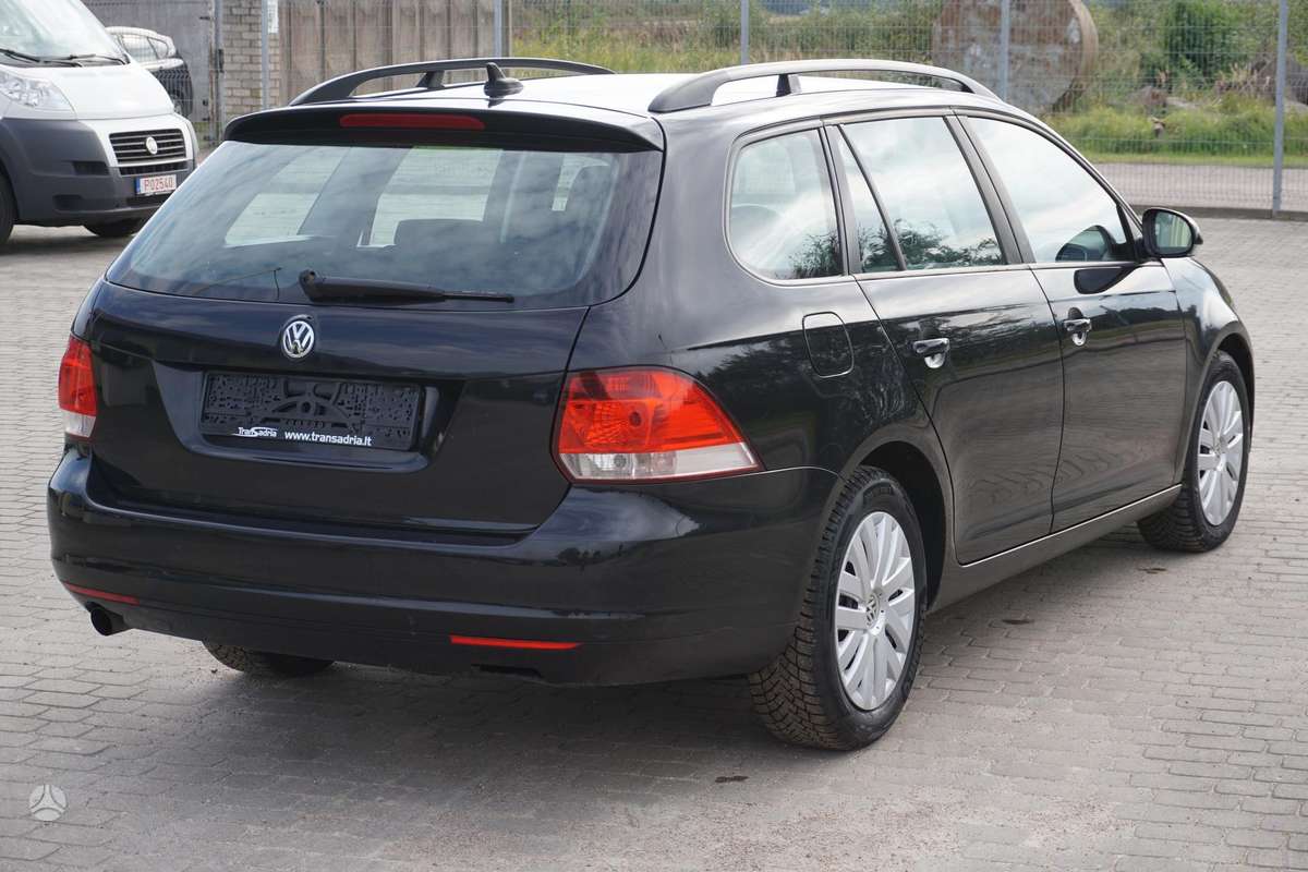 Volkswagen Golf 2012 — салон