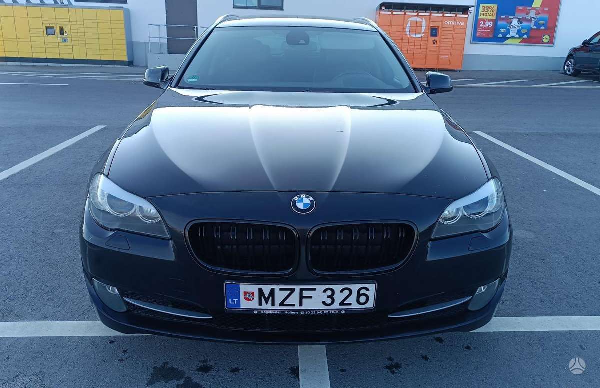 BMW 525 2011 — салон