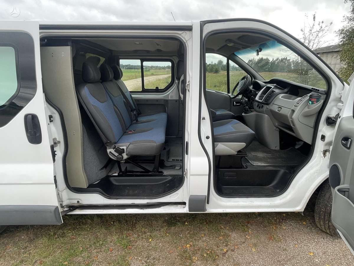 Renault Trafic 2013 — photo 11
