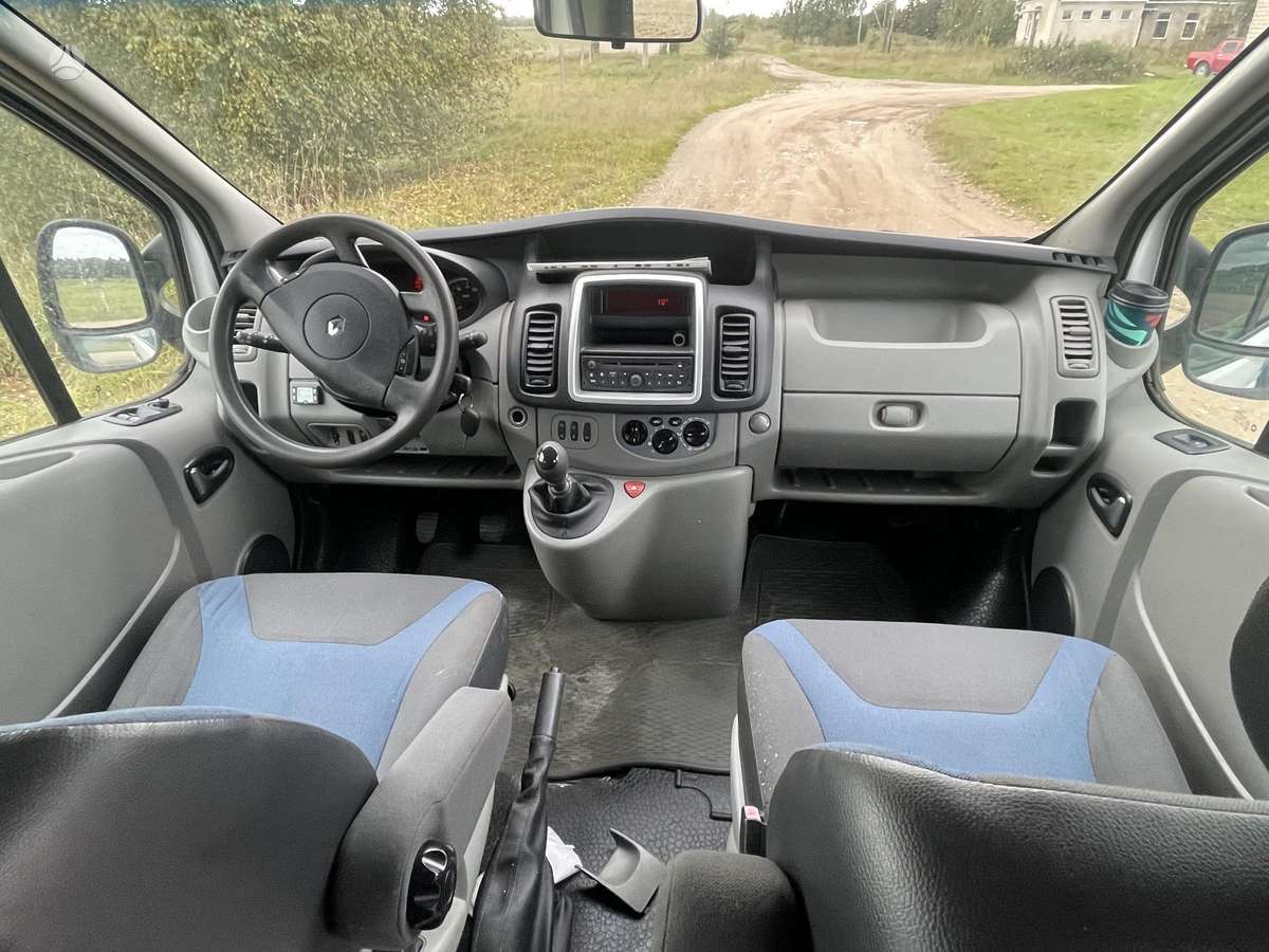 Renault Trafic 2013 — photo 13