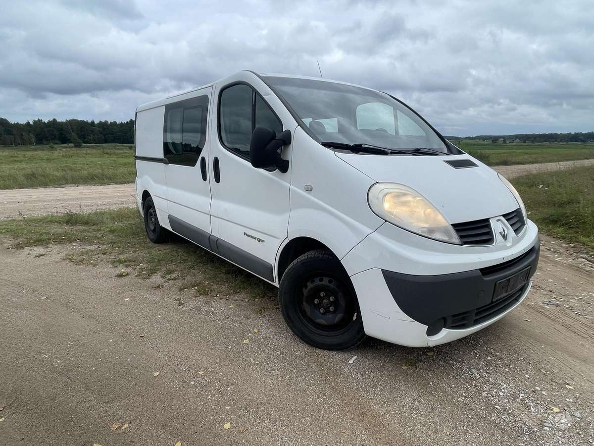 Renault Trafic 2013 — interior
