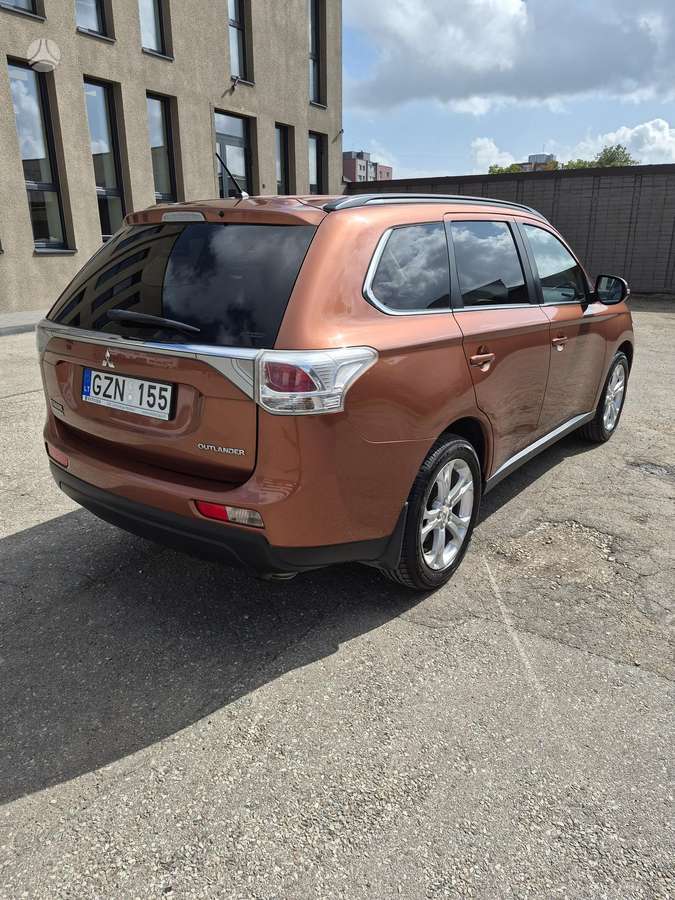Mitsubishi Outlander 2013 — engine 1998 cm³, 150 HP (110kW)