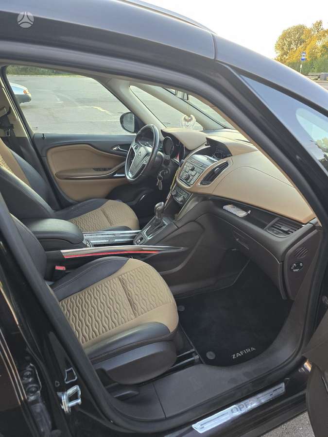 Opel Zafira 2013 — photo 11