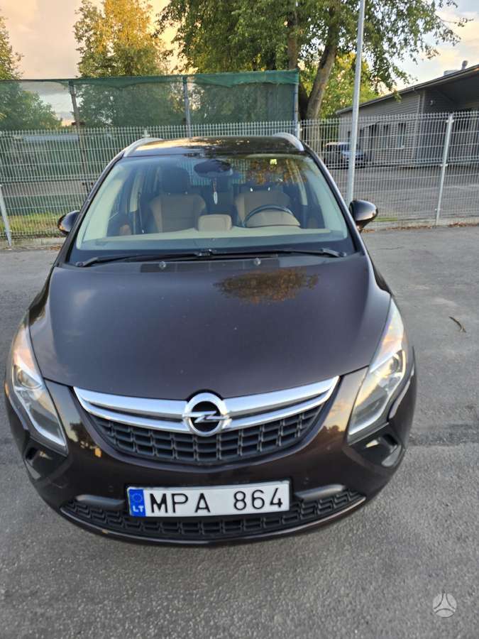 Opel Zafira 2013 — photo 6