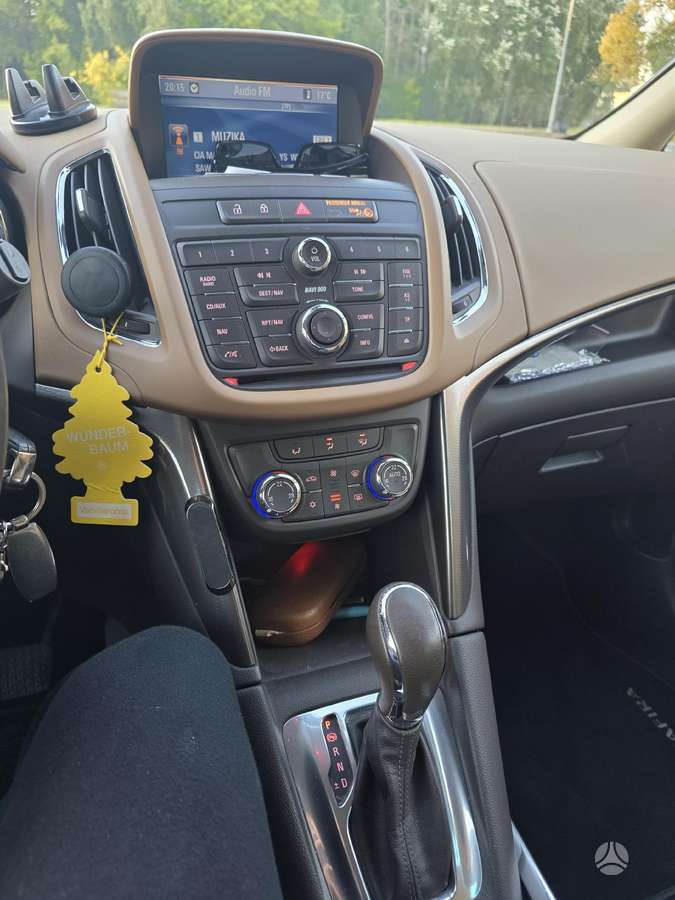 Opel Zafira 2013 — photo 9