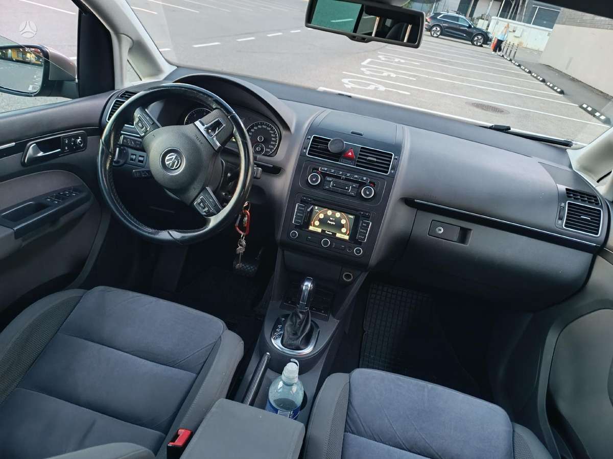 Volkswagen Touran 2011 — двигун 1968 cm³, 170 HP (125kW)