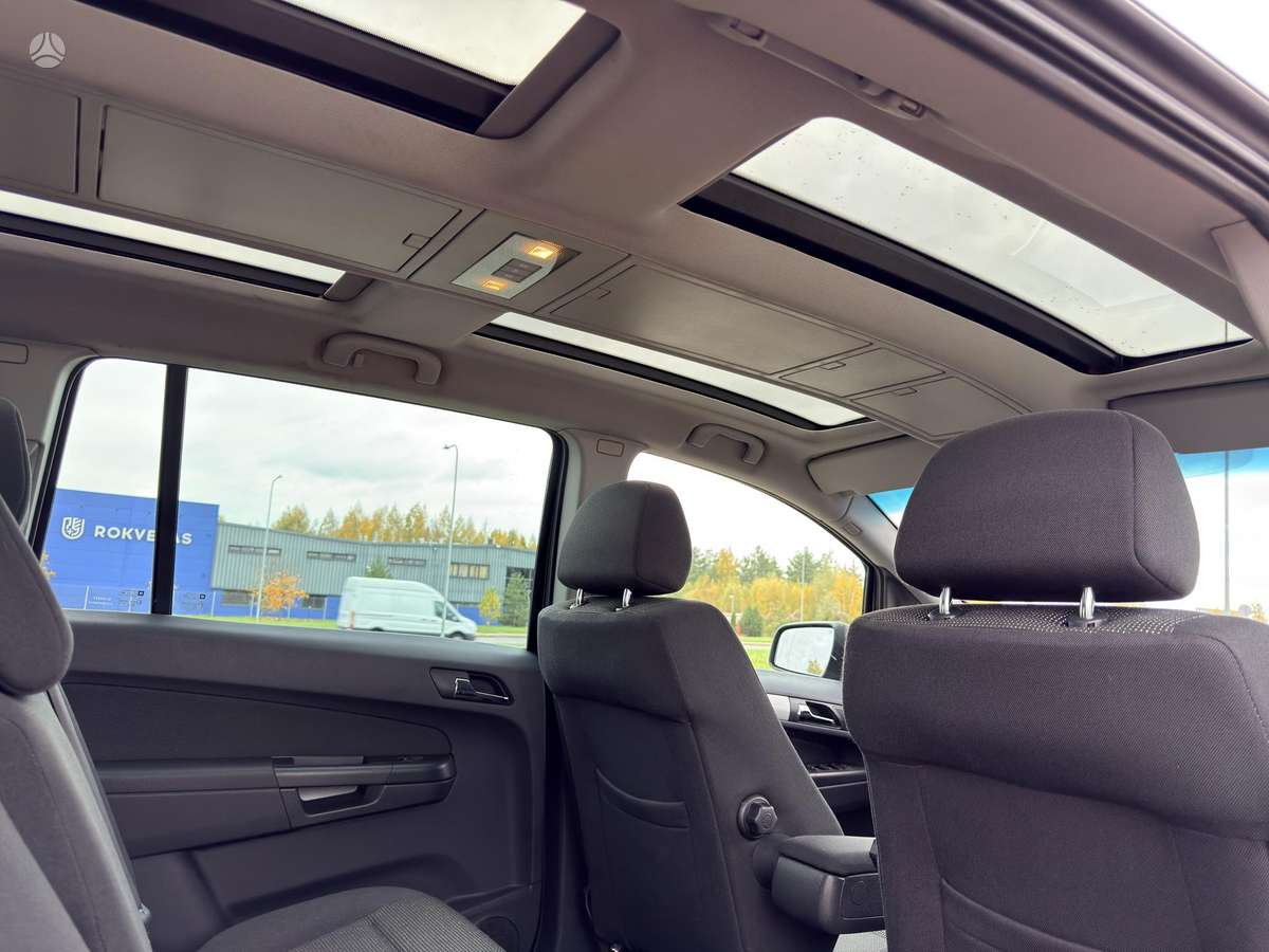 Opel Zafira 2011 — photo 10