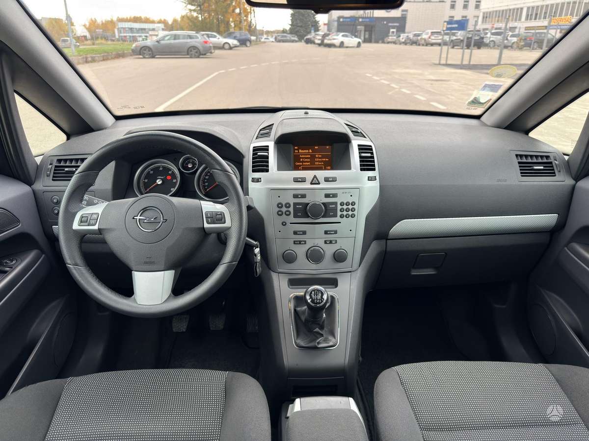 Opel Zafira 2011 — photo 12