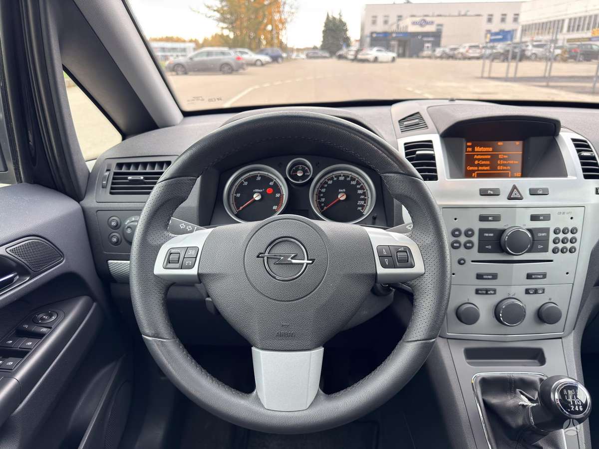Opel Zafira 2011 — photo 13