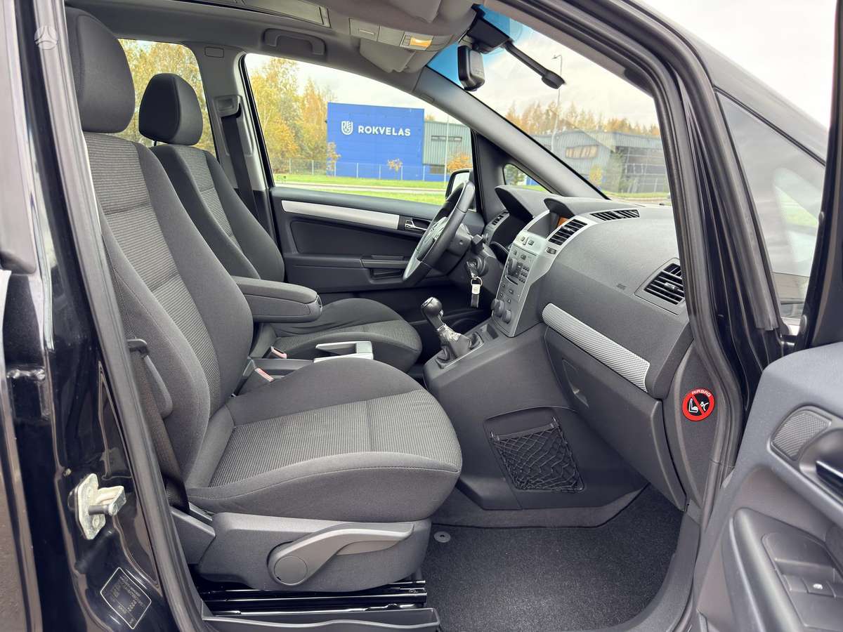 Opel Zafira 2011 — photo 14