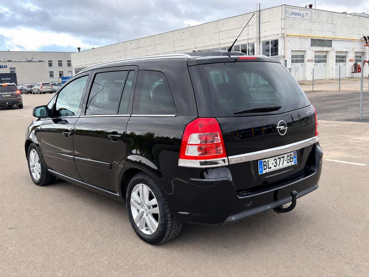 Opel Zafira 2011 — photo 7