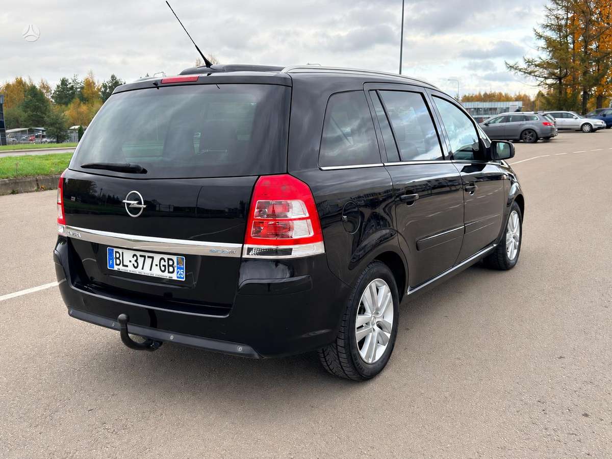 Opel Zafira 2011 — photo 8