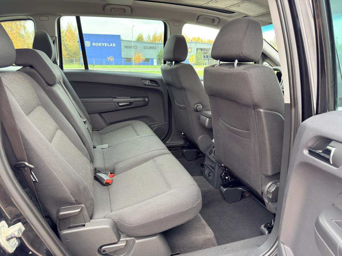 Opel Zafira 2011 — photo 9