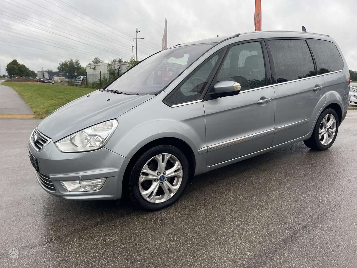 Ford Galaxy 2011 — rear view