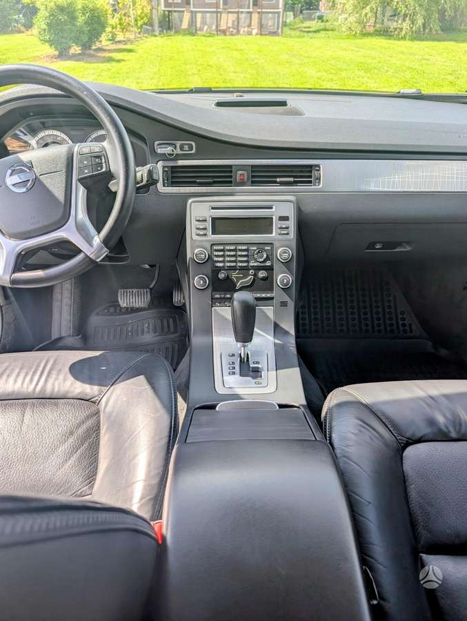 Volvo XC70 2010 — photo 10
