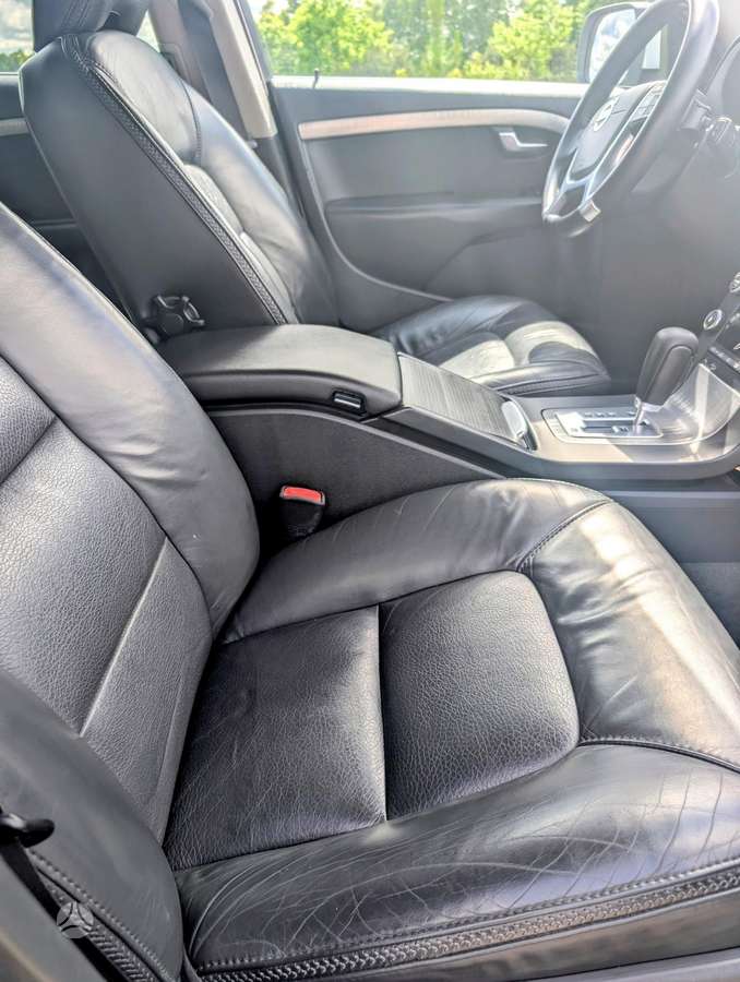 Volvo XC70 2010 — photo 15