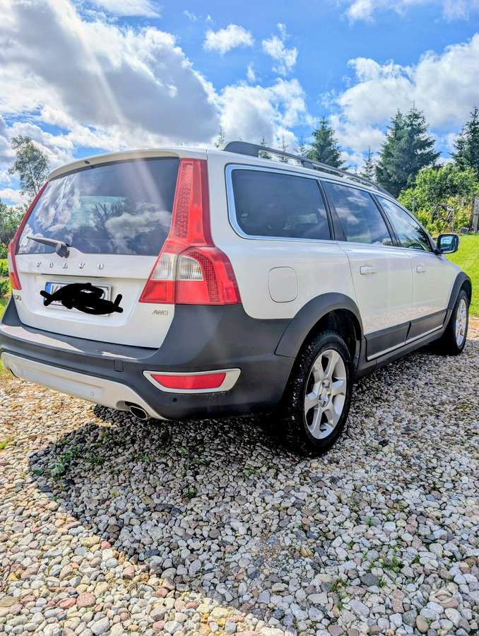 Volvo XC70 2010 — engine 2400 cm³, 205 HP (151kW)