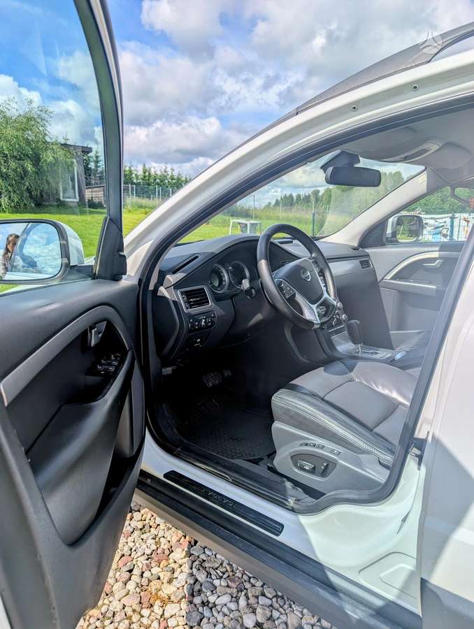 Volvo XC70 2010 — photo 8