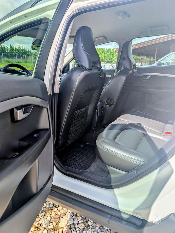 Volvo XC70 2010 — photo 9